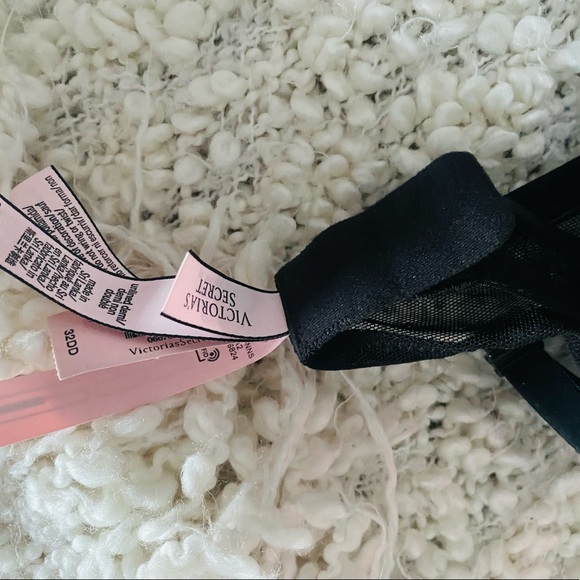 NWT 32DD VICTORIAS SECRET - Picture 2 of 2
